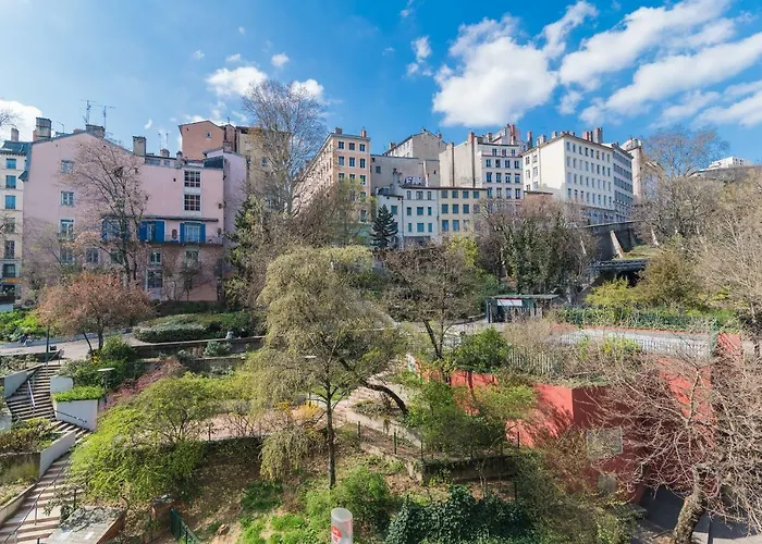 SLO Hostel Lyon les Pentes